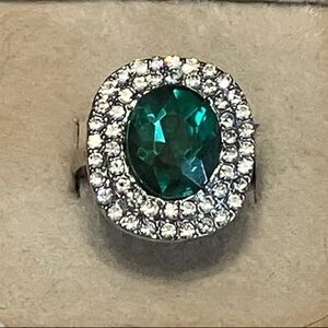 18K White Gold Cushion Cut 8CT Green Emerald Double Halo Diamond Cluster Ring